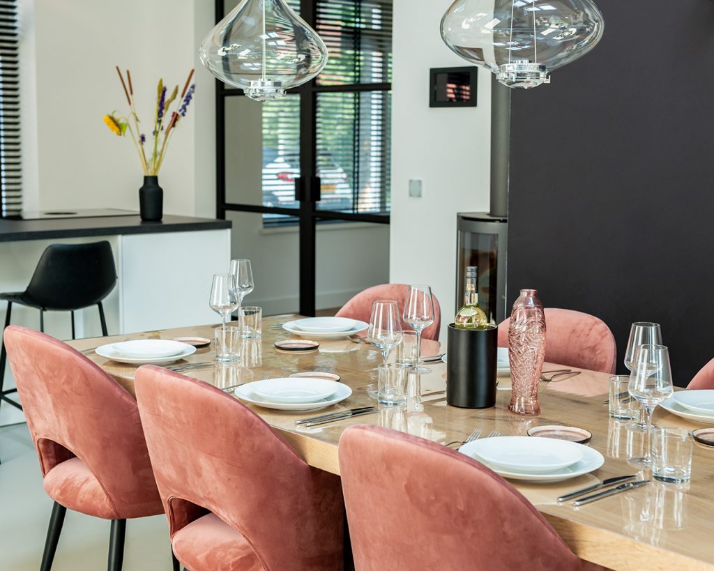 Een tafelbeschermer op maat is dé oplossing